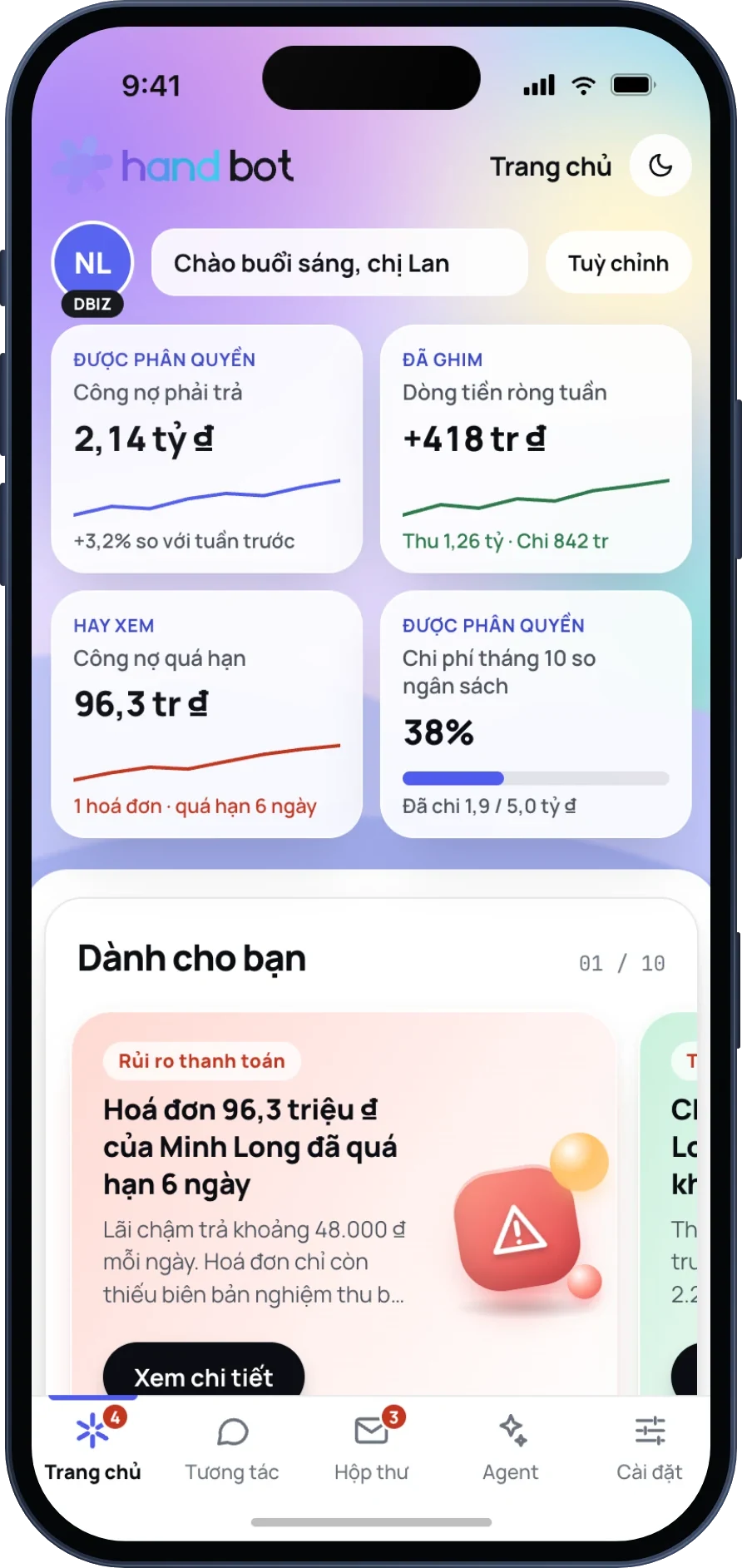 Ứng dụng HAND Bot trên điện thoại: trang chủ với các chỉ số được phân quyền, thẻ gợi ý và thanh điều hướng Trang chủ, Tương tác, Hộp thư, Agent, Cài đặt