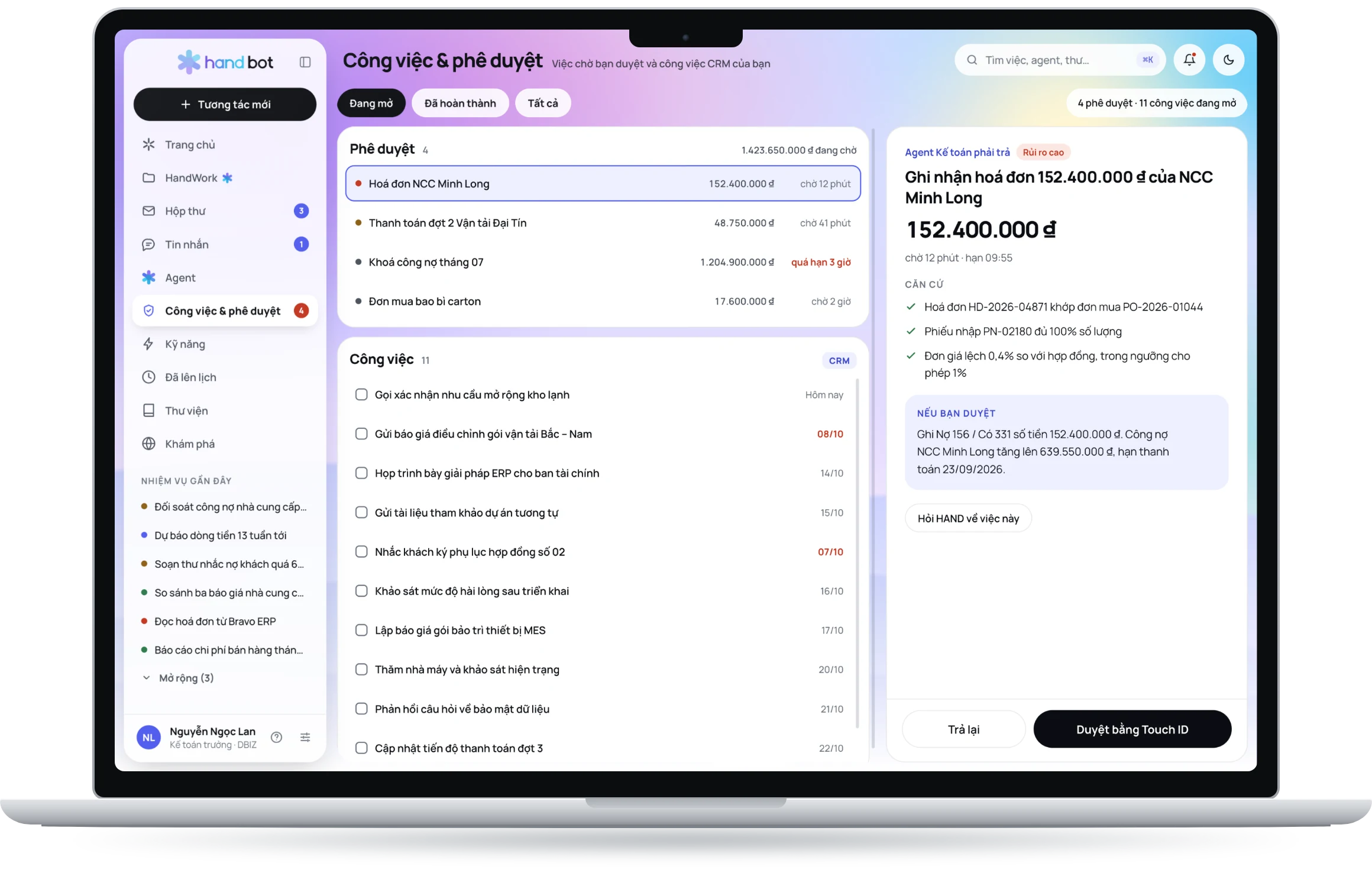 Màn hình Công việc và phê duyệt: danh sách phê duyệt, công việc CRM và khung chi tiết hiển thị căn cứ đối chiếu cùng nút duyệt bằng Touch ID